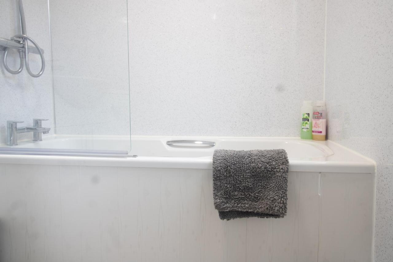 Appartement Adrian House, Near Hospital, Easy Parking + Garden à Carlisle  Extérieur photo