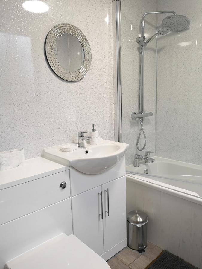 Appartement Adrian House, Near Hospital, Easy Parking + Garden à Carlisle  Extérieur photo